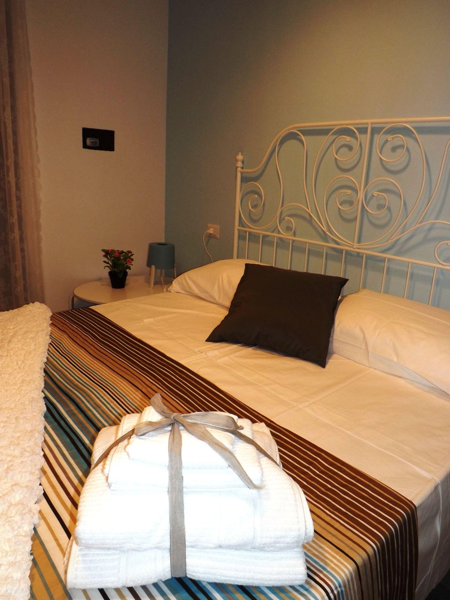 Domus Alma Bed and Breakfast Neapel Exteriör bild